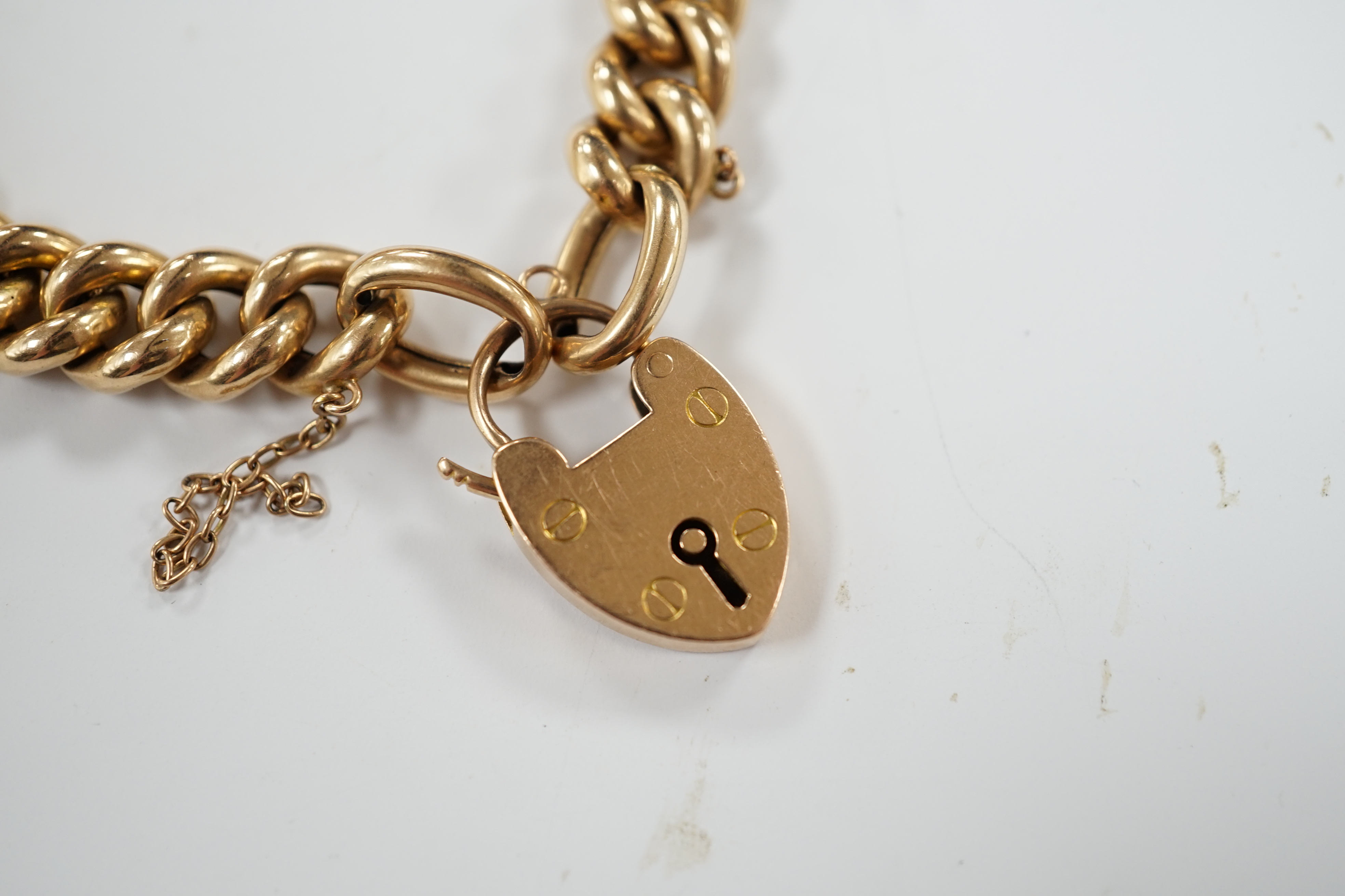 An Edwardian 15ct curb link bracelet, with heart shaped padlock clasp, 18cm